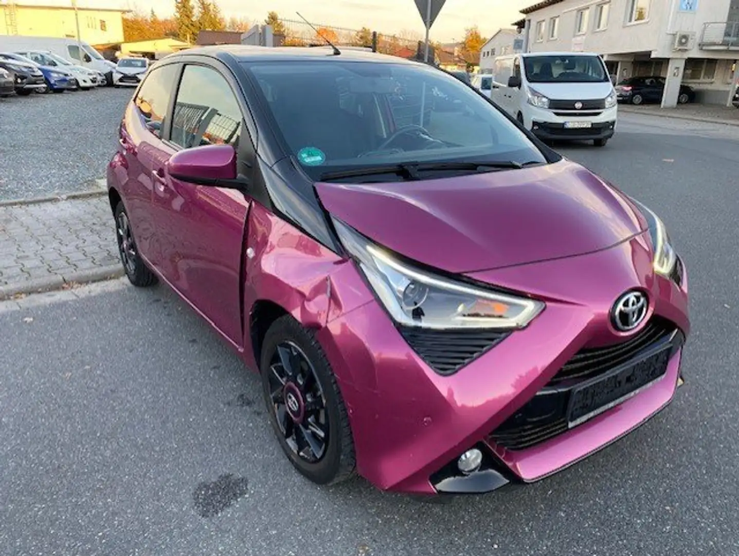 Toyota Aygo x-cite Violett - 1