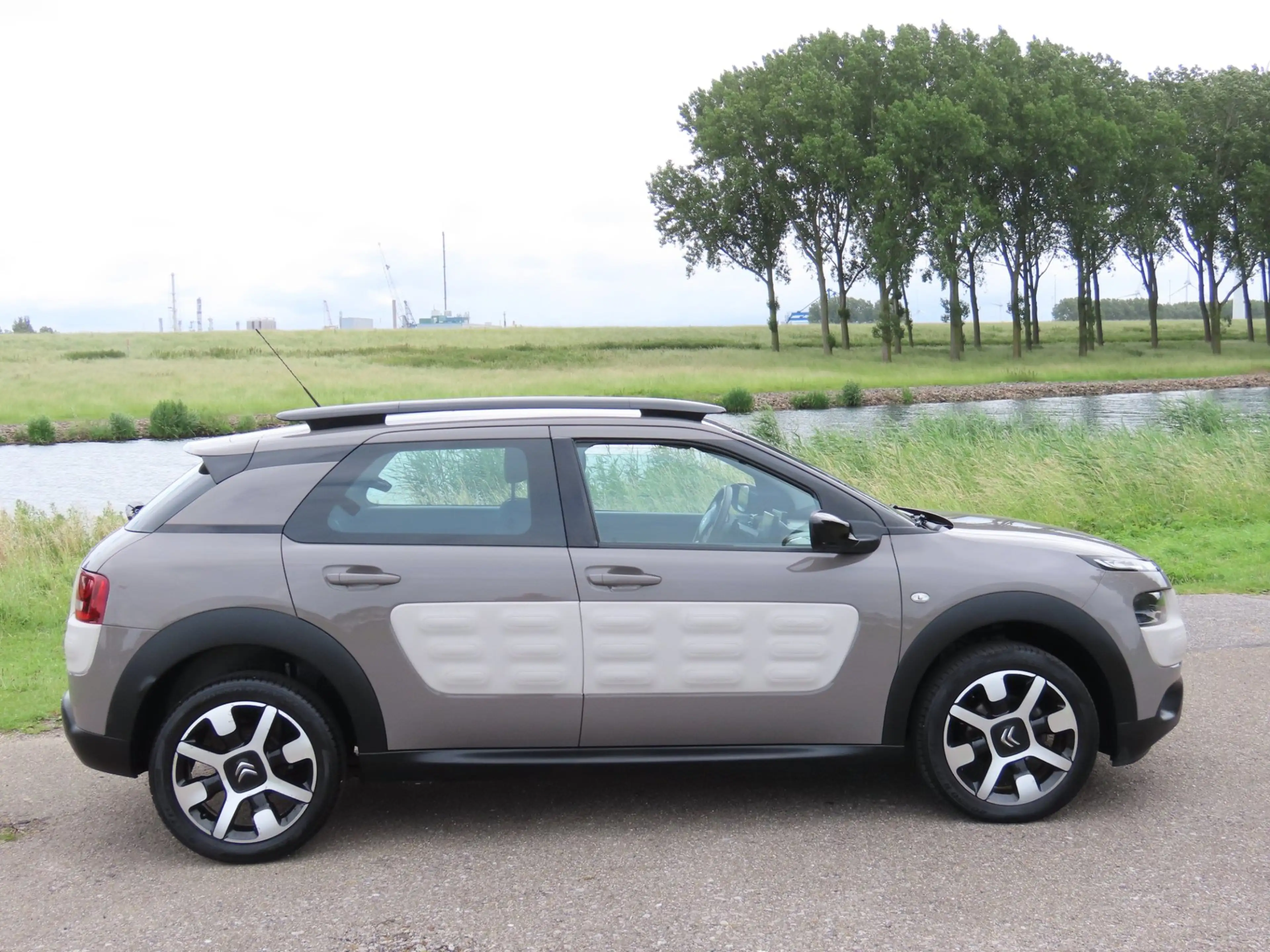 Citroen C4 Cactus 1.2 e-VTi Feel *2e EIG *CAMERA *NAVI *DIST VV !! — photo 5
