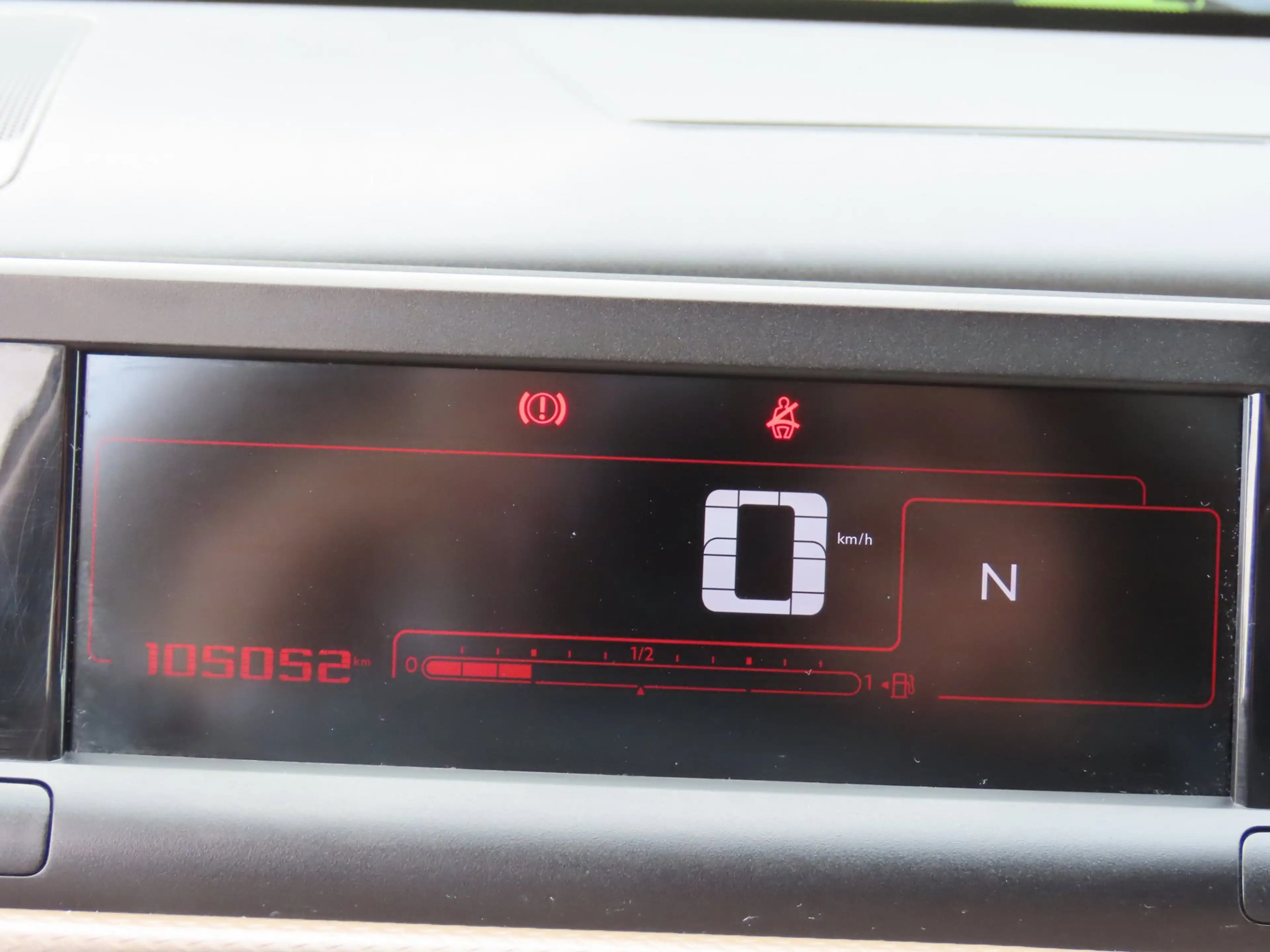 Citroen C4 Cactus 1.2 e-VTi Feel *2e EIG *CAMERA *NAVI *DIST VV !! — photo 18
