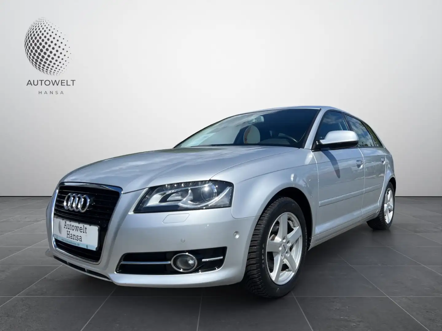 Audi A3 Sportback 1.2 TFSI Attraction/AUTOMATIK/XENON Silber - 1