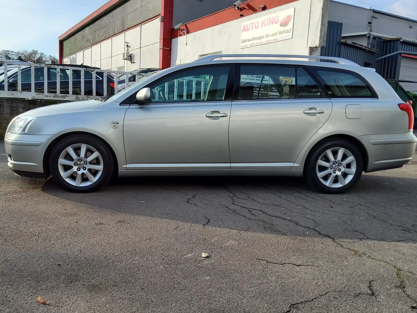 Toyota Avensis Avensis Combi Diesel 2.0 D-4D Combi Executive Silber - 2