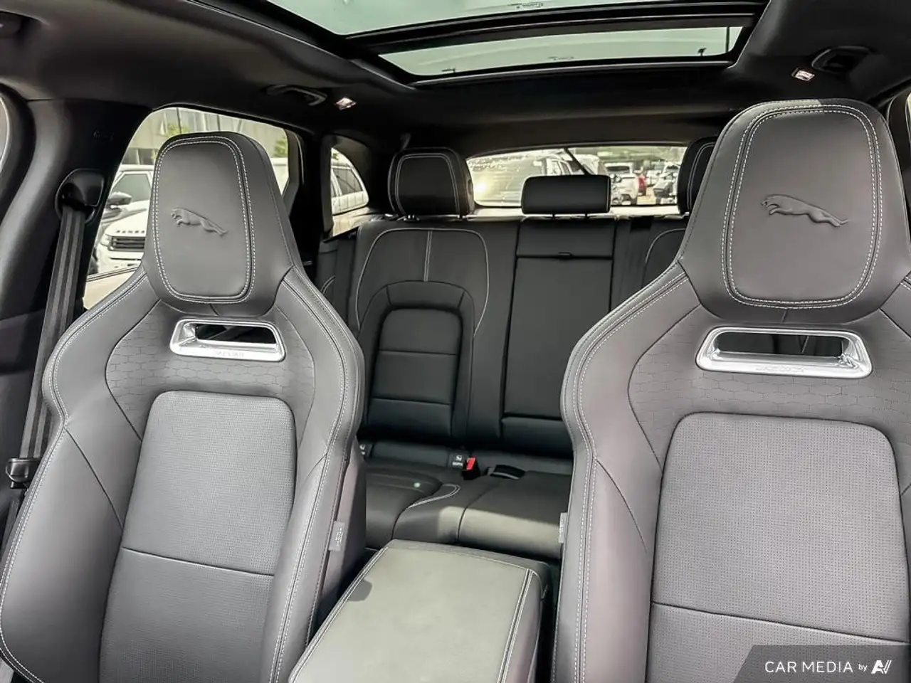 Jaguar F-Pace снимка Jaguar F-Pace