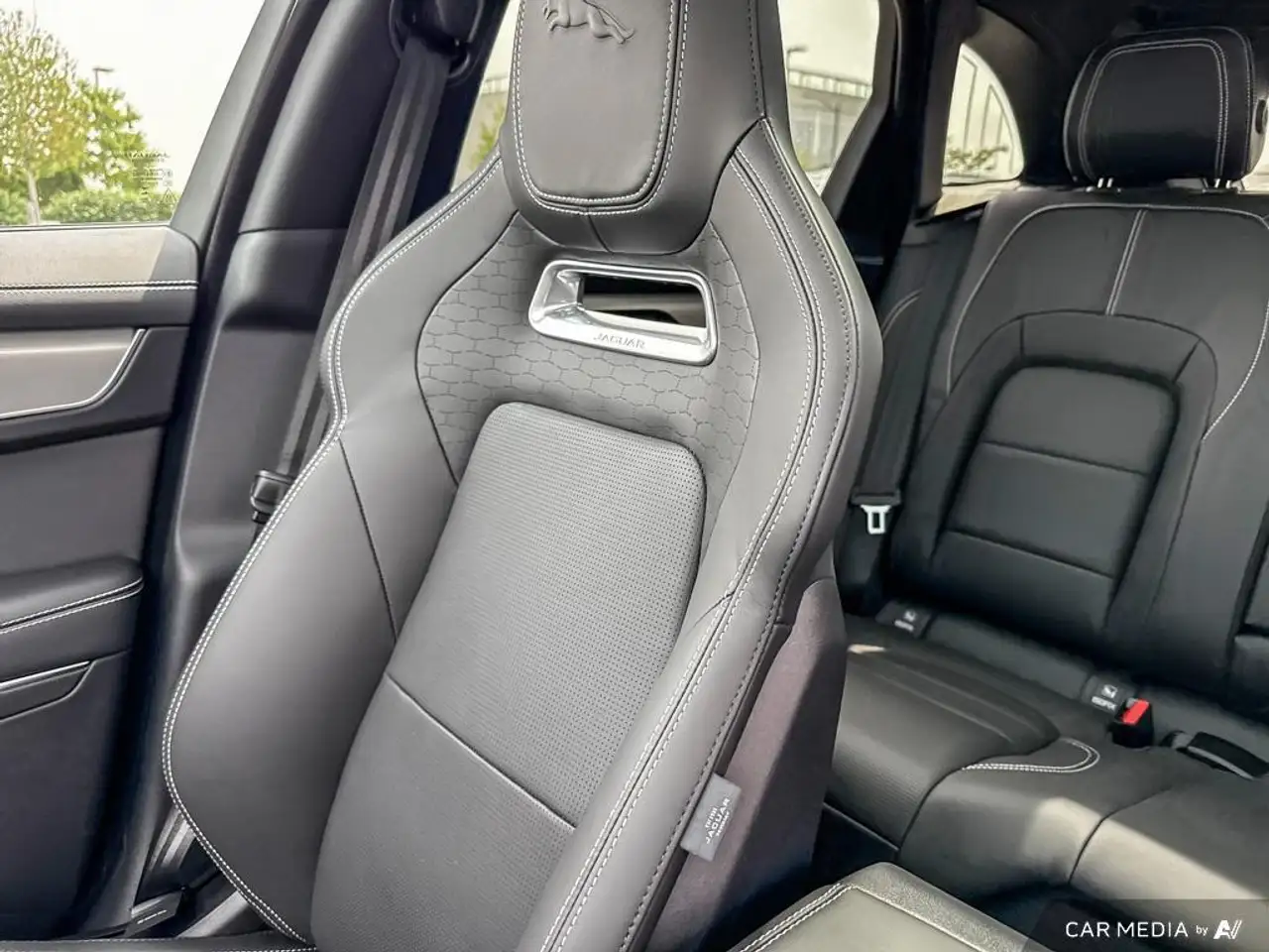 Jaguar F-Pace снимка Jaguar F-Pace