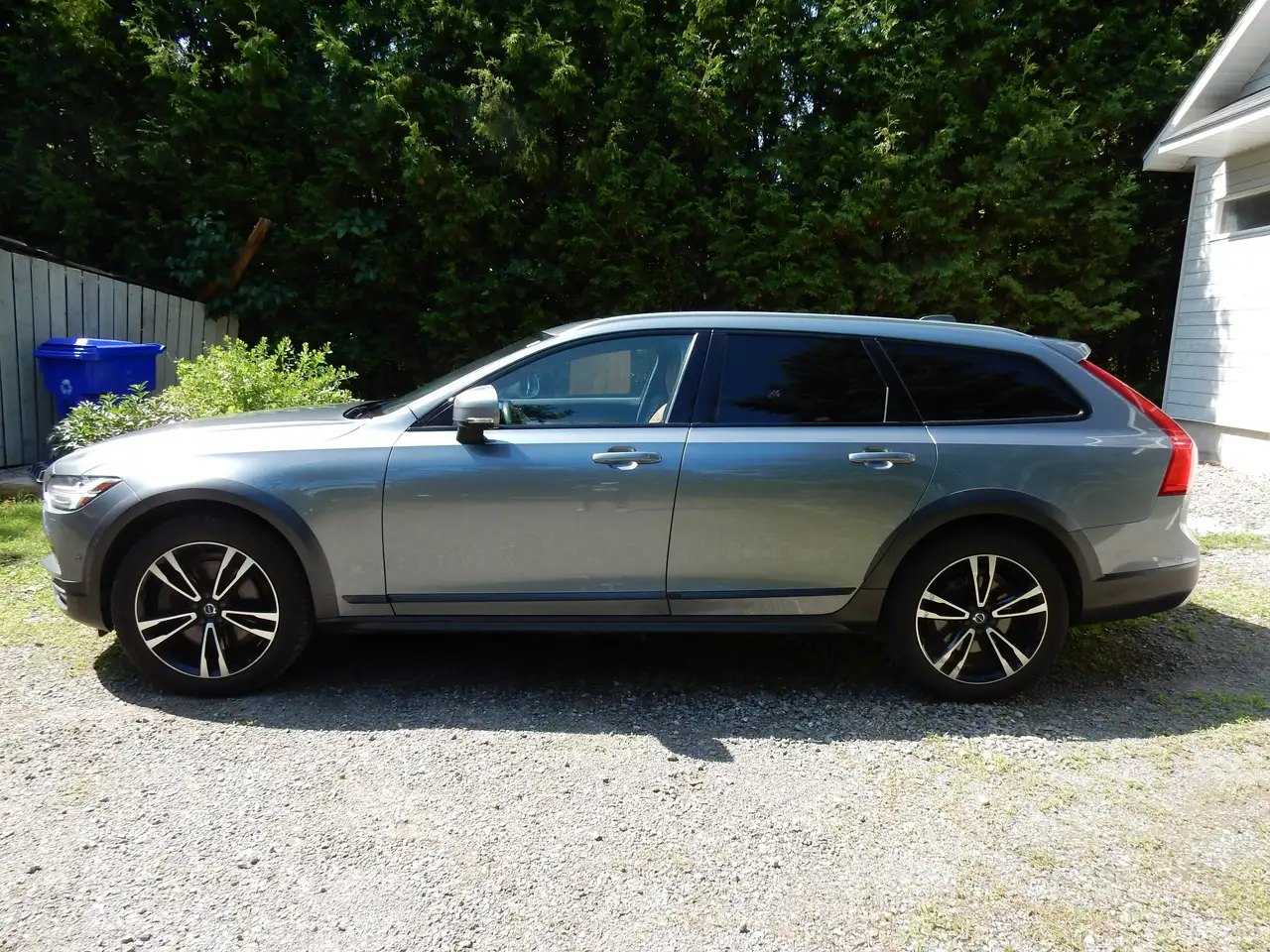 Volvo V90 Cross Country photo Volvo V90 Cross Country