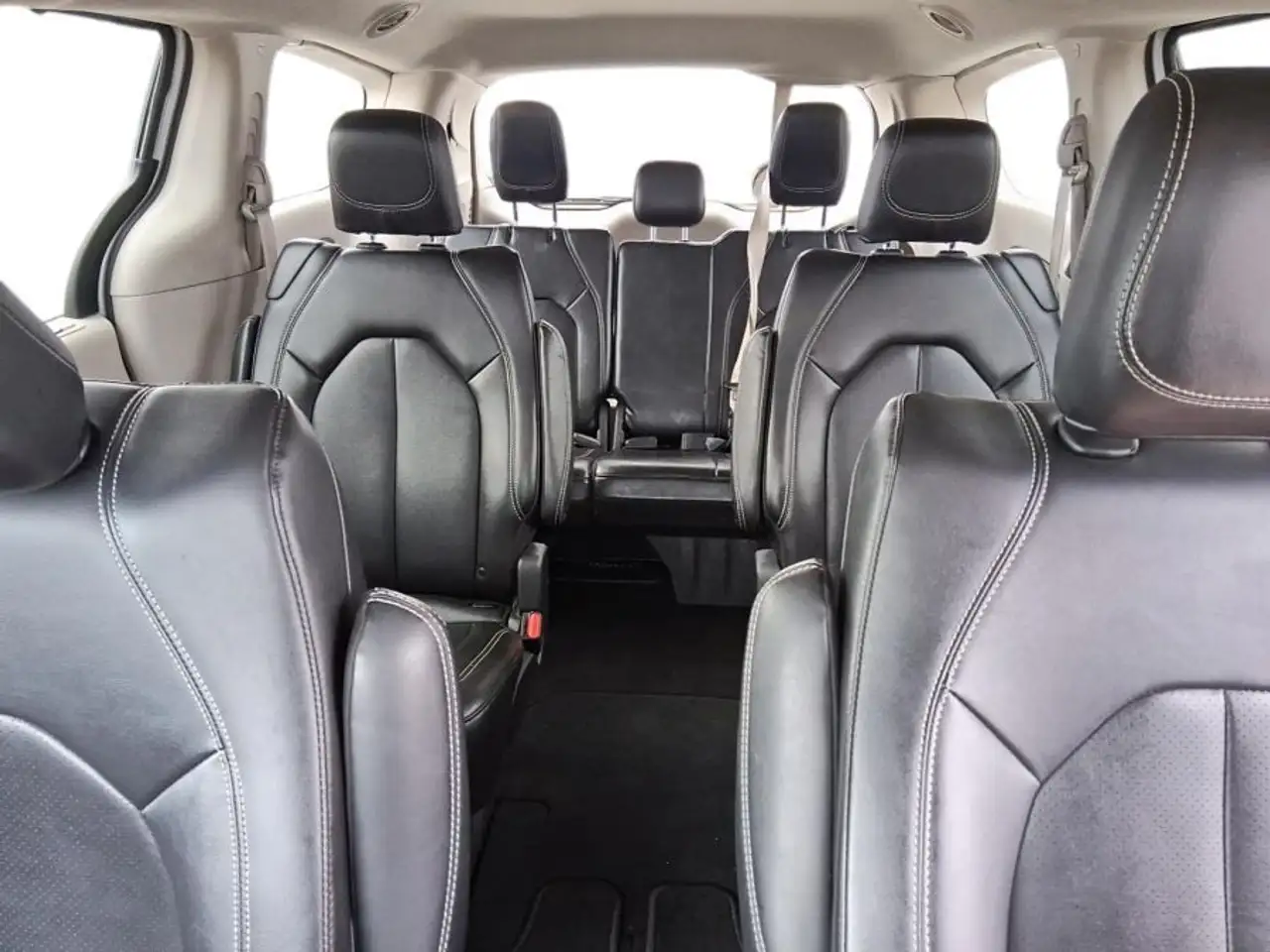 Chrysler Pacifica снимка Chrysler Pacifica