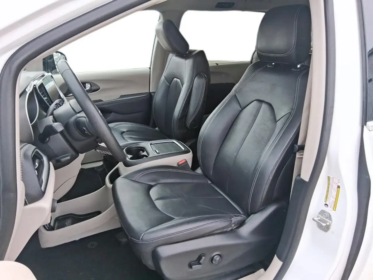 Chrysler Pacifica снимка Chrysler Pacifica