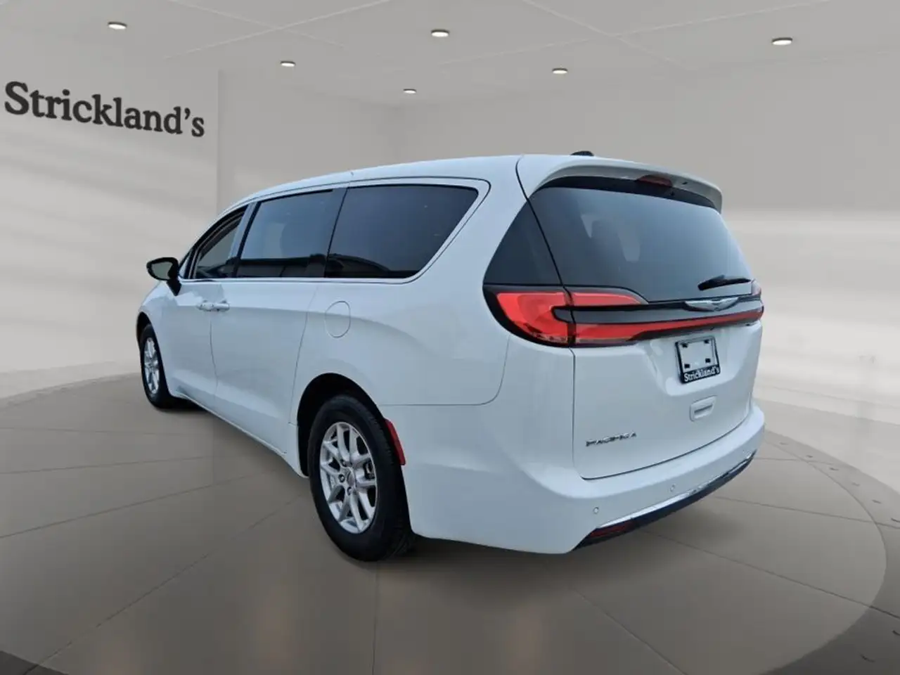 Chrysler Pacifica снимка Chrysler Pacifica