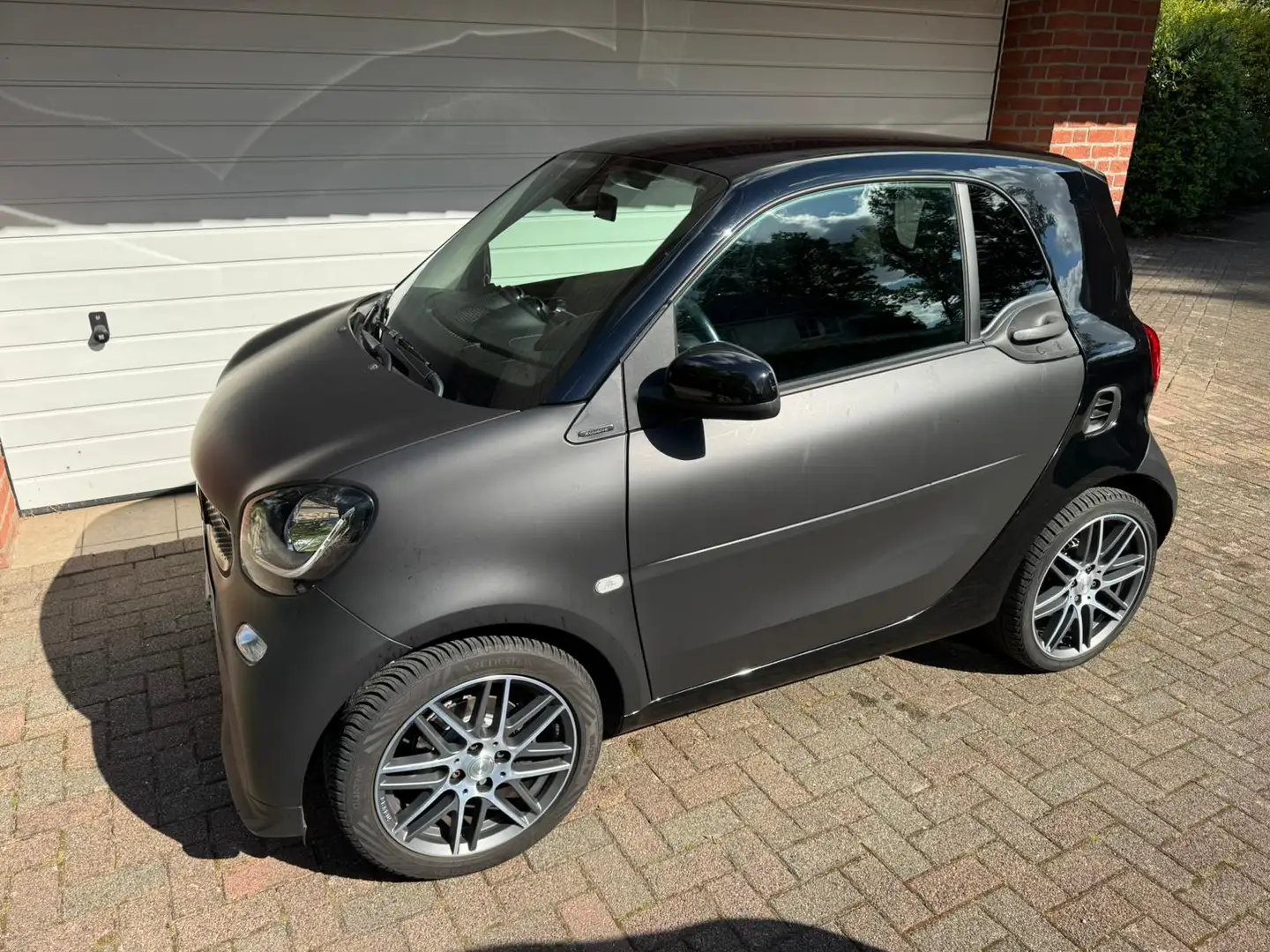 smart forTwo Brabus Xclusive, Leder, Kamera, Navi Schwarz - 2