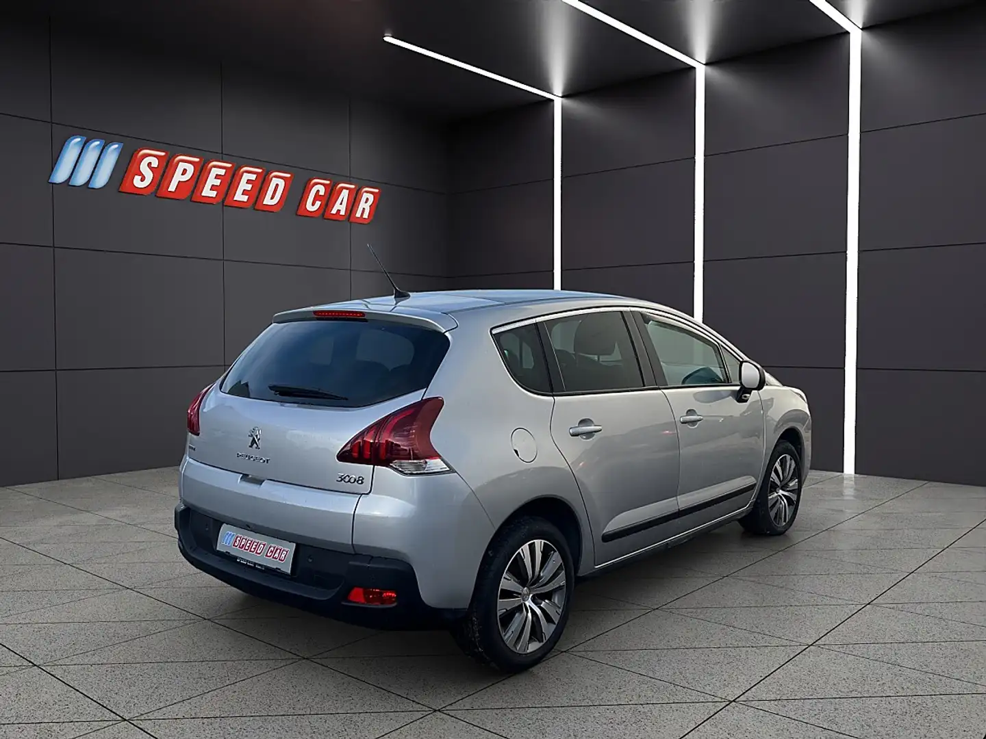 Peugeot 3008 1,6 BlueHDi 120 S&S Business Line Grau - 1