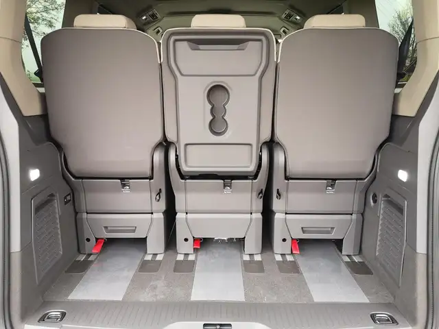 Volkswagen Multivan view 11