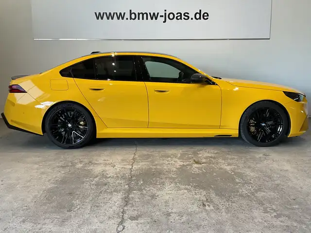 BMW M5 view 11