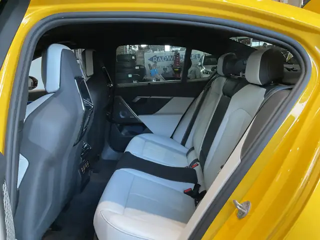 BMW M5 view 9