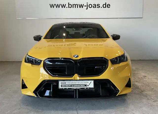 BMW M5 view 2