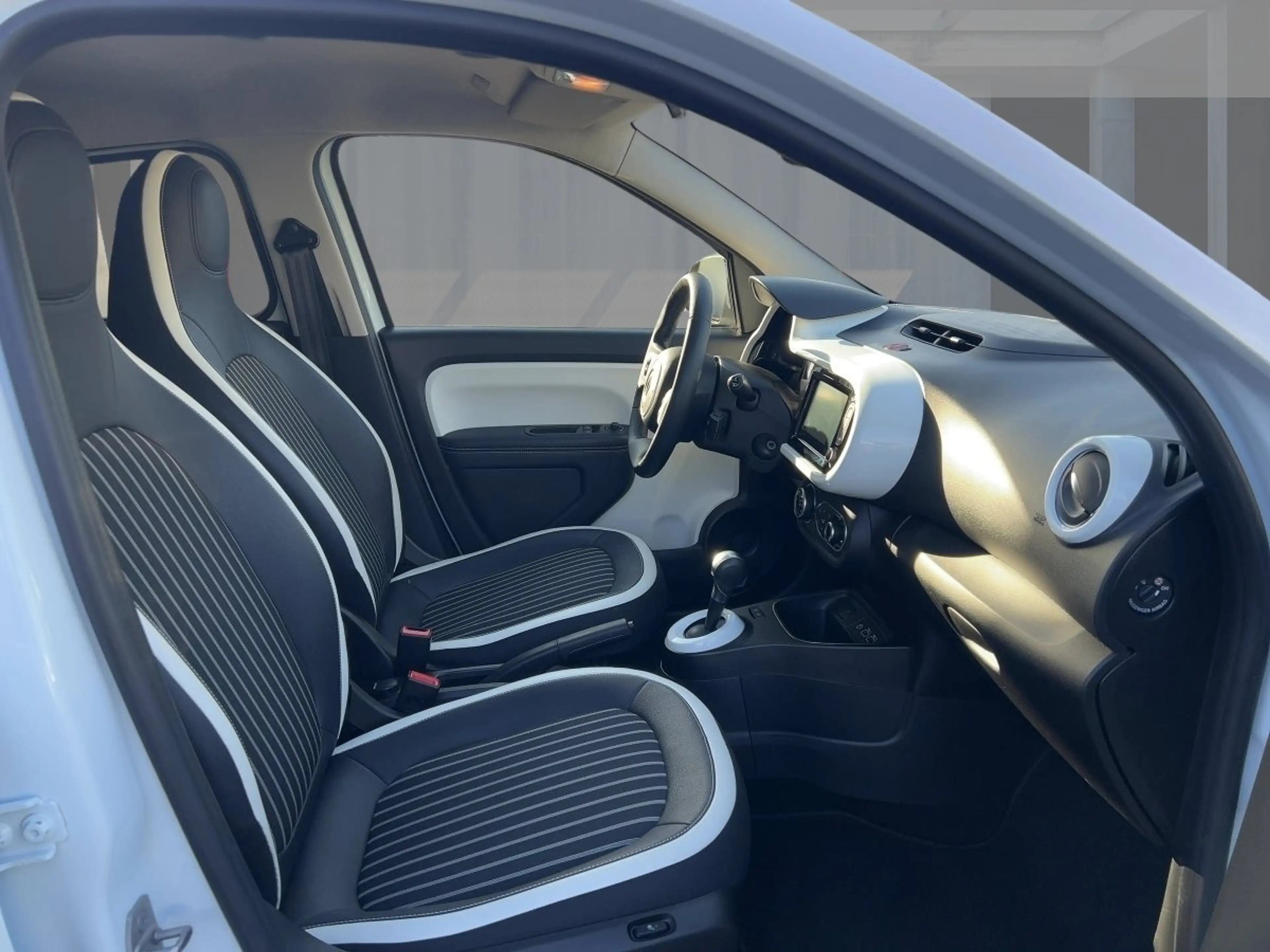 Renault Twingo TECHNO 21kWh RÜCKFAHRKAMERA — photo 8