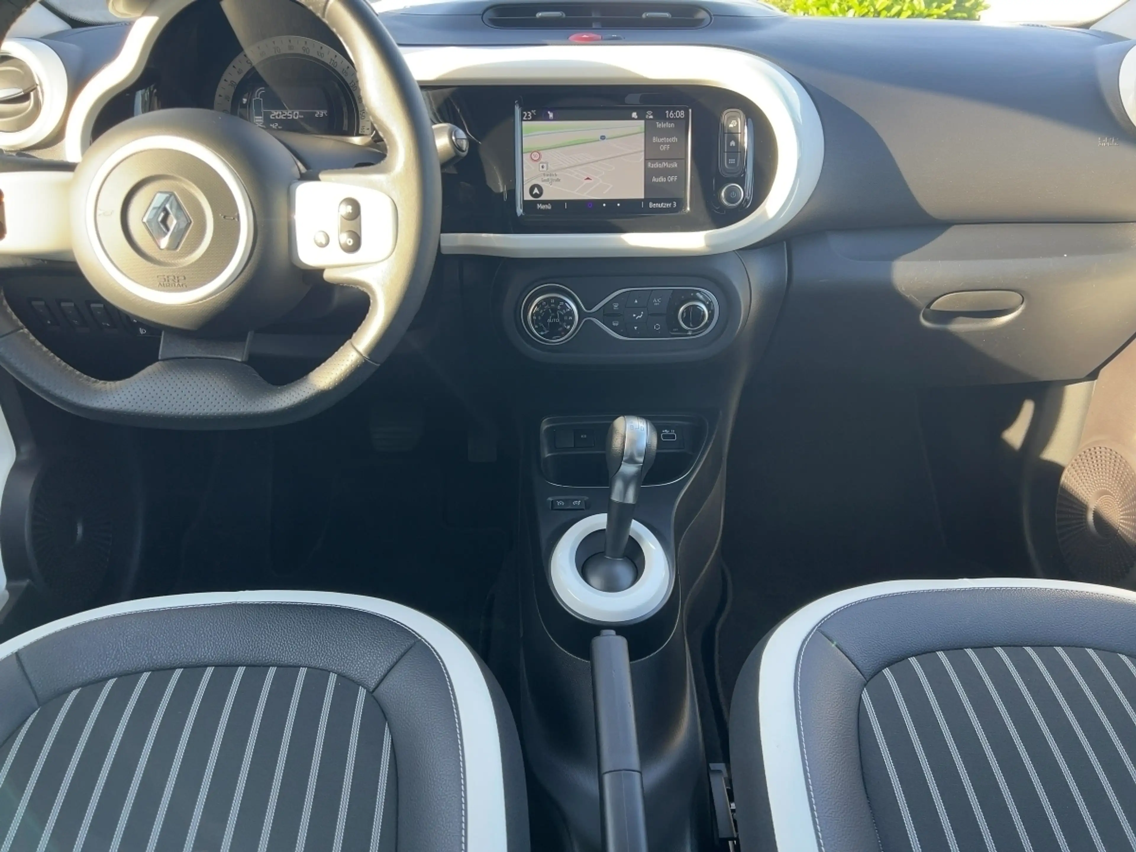 Renault Twingo TECHNO 21kWh RÜCKFAHRKAMERA — photo 12