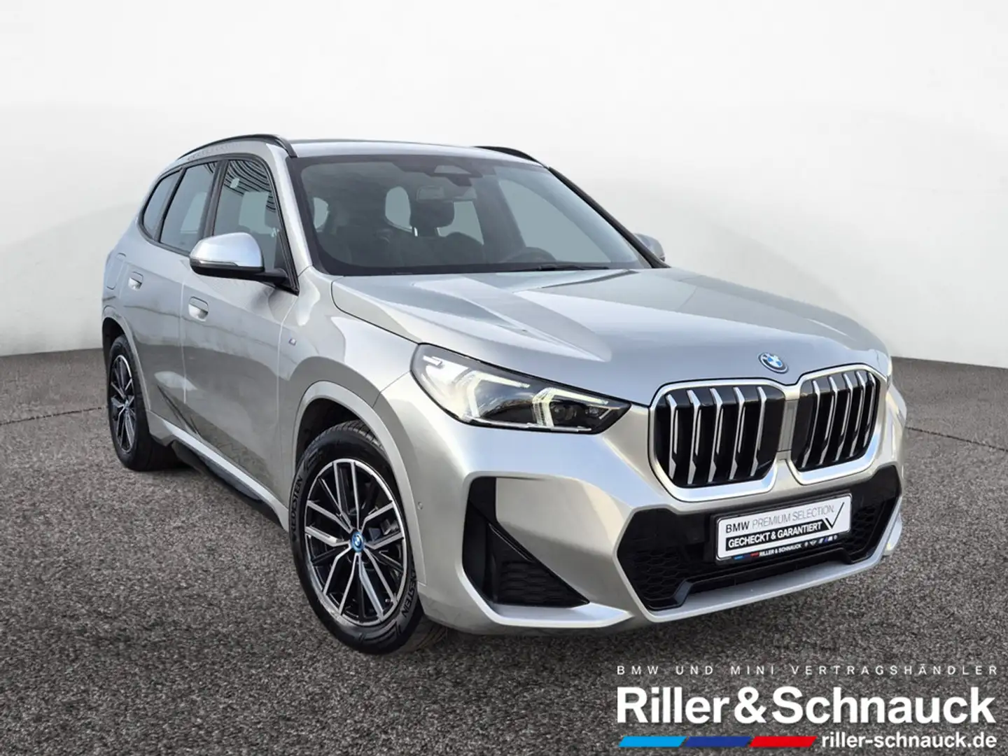 BMW X1 xDrive25e M Sport LED+NAVI+KAM+SHZG Silber - 2