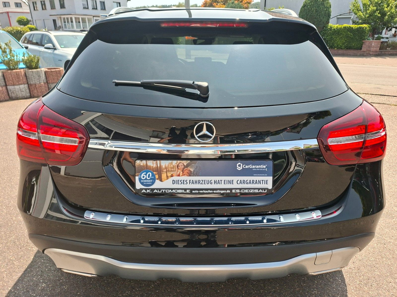 Mercedes-Benz GLA 180 Urban — photo 8