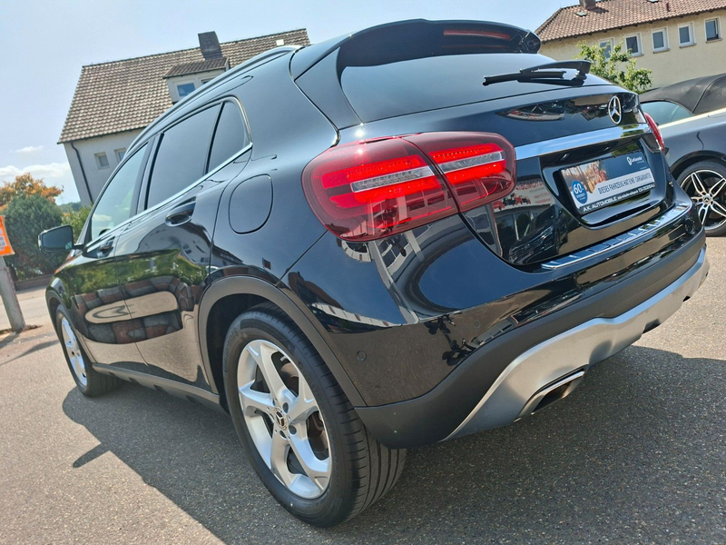 Mercedes-Benz GLA 180 Urban — photo 7