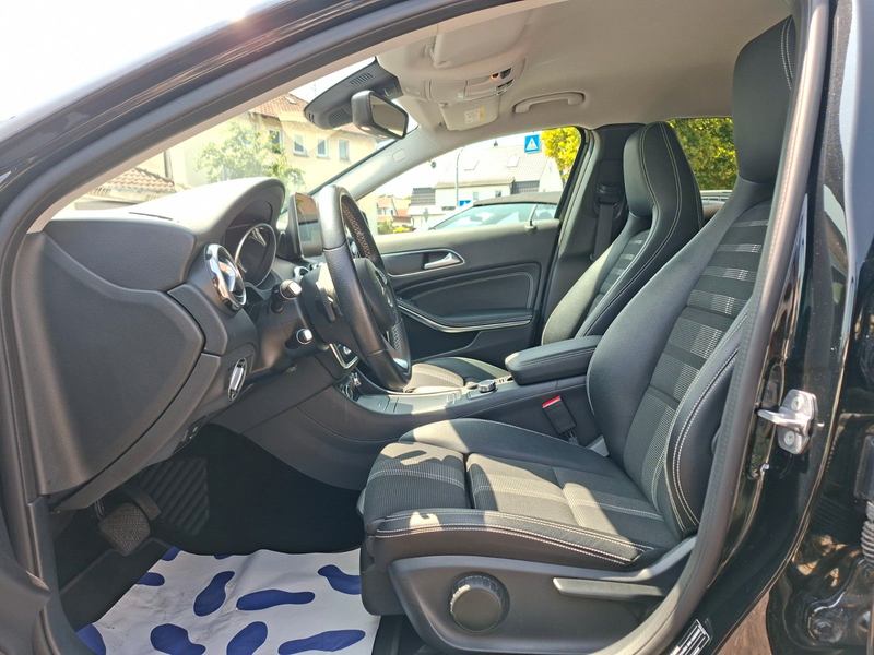 Mercedes-Benz GLA 180 Urban — photo 15