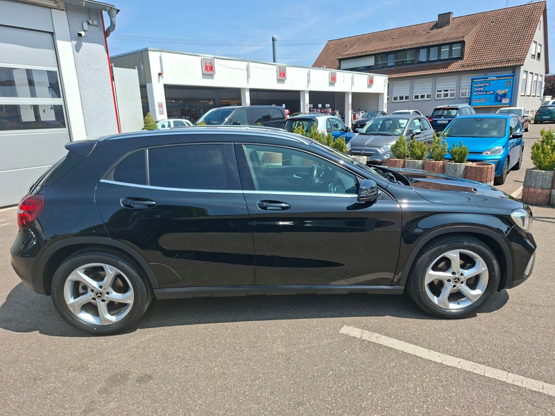 Mercedes-Benz GLA 180 Urban — photo 12