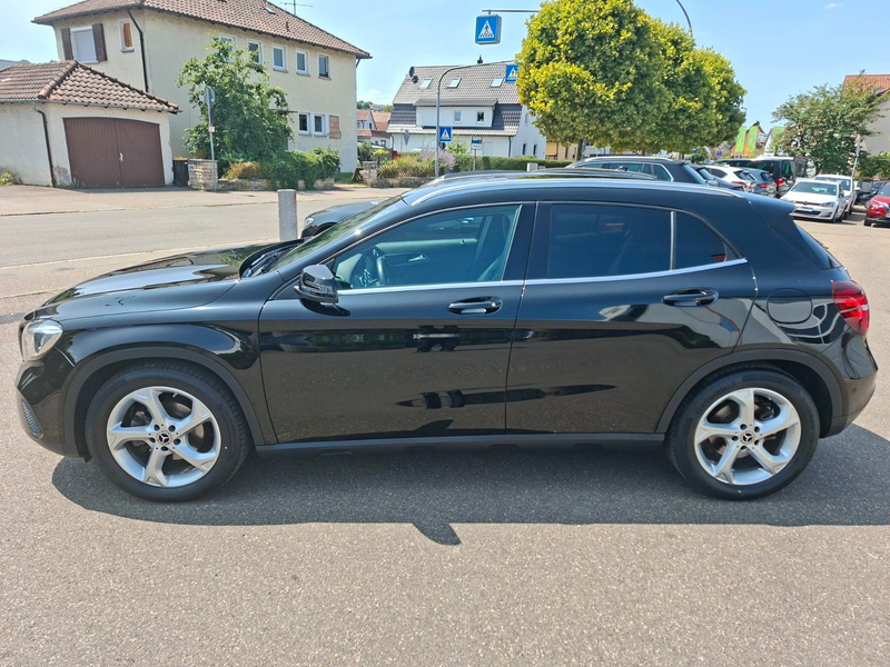 Mercedes-Benz GLA 180 Urban — photo 6