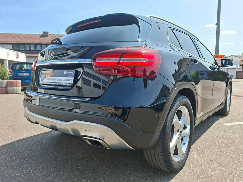 Mercedes-Benz GLA 180 Urban — photo 11