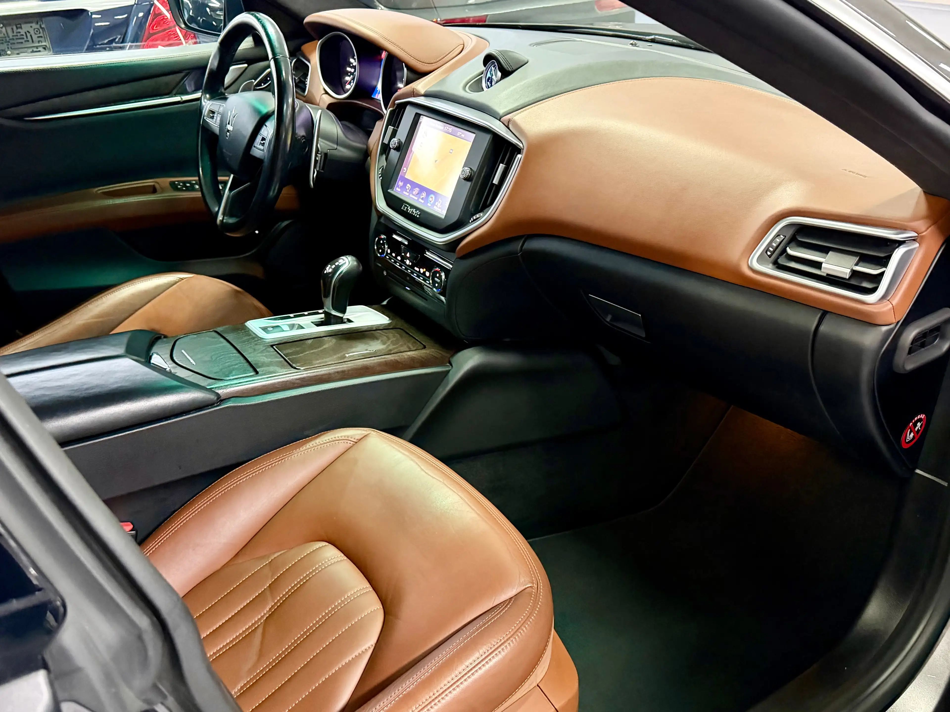 Maserati Ghibli Ghibli 3.0 D — photo 12