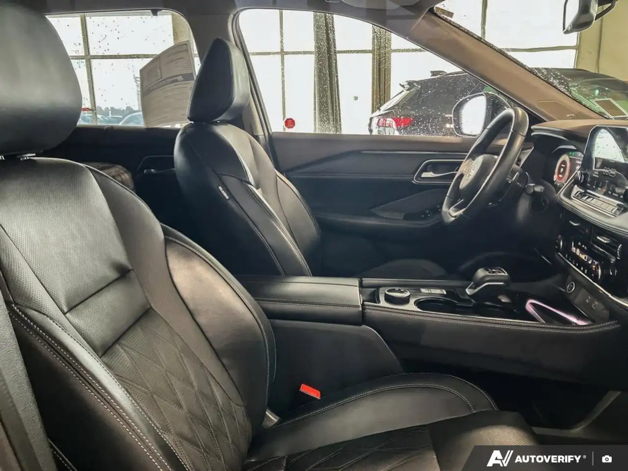 Nissan Rogue снимка Nissan Rogue
