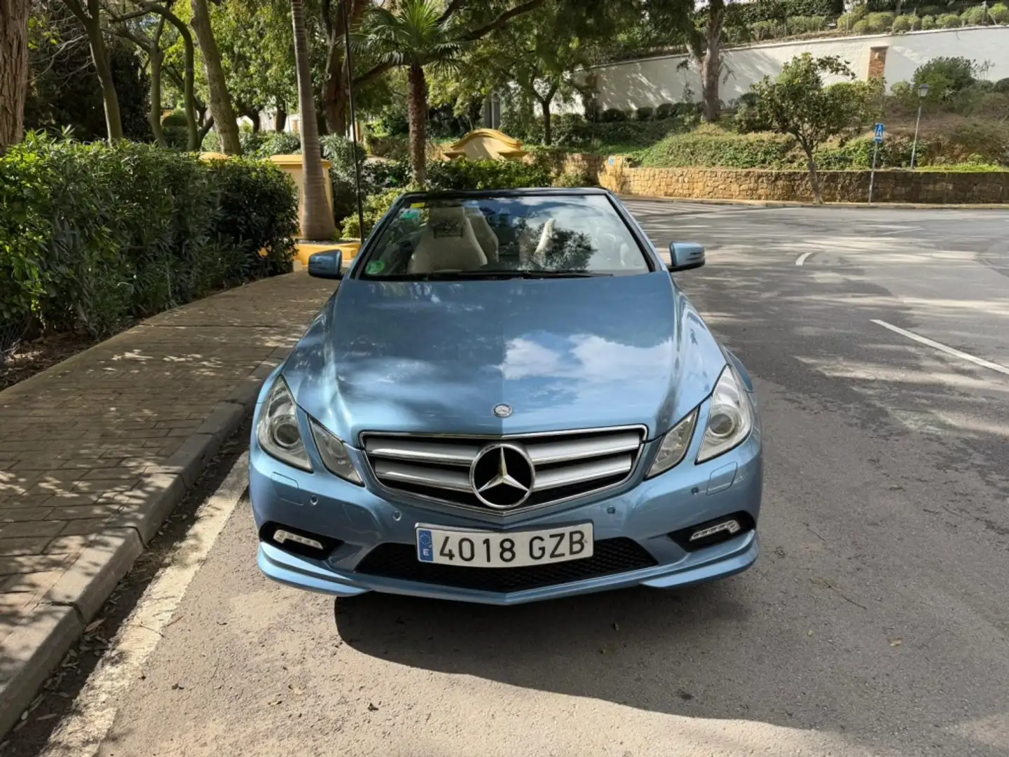 Mercedes-Benz E 200 Cabrio CGI BE Aut. Blau - 2