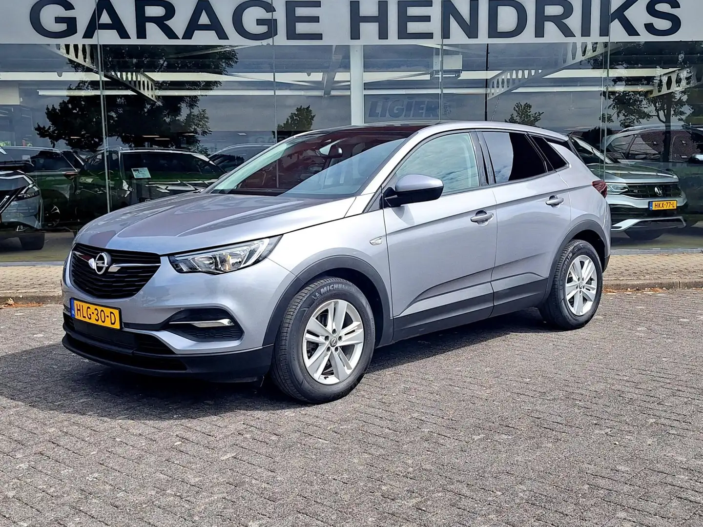 Opel Grandland X 1.2 Turbo Innovation | Lage kmstand! | Panodak | A Grijs - 1