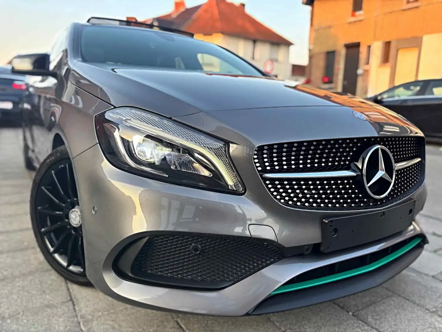 Mercedes-Benz A 200 D PACK AMG/PANO-CARPLAY-GPS-CAMERA-LED/GARANTiE! Gris - 1