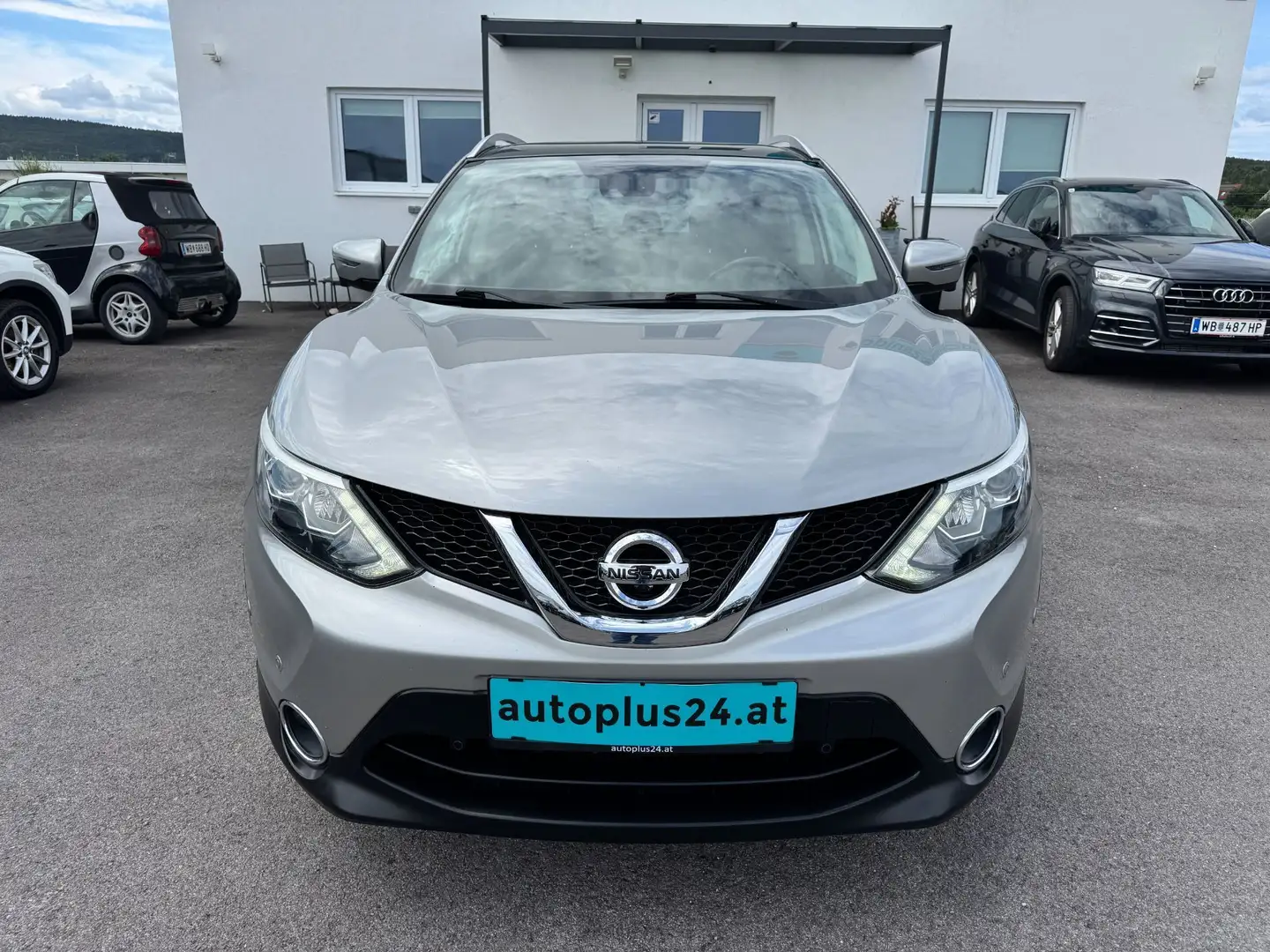 Nissan Qashqai 1,6 dCi Tekna Aut. Grau - 2