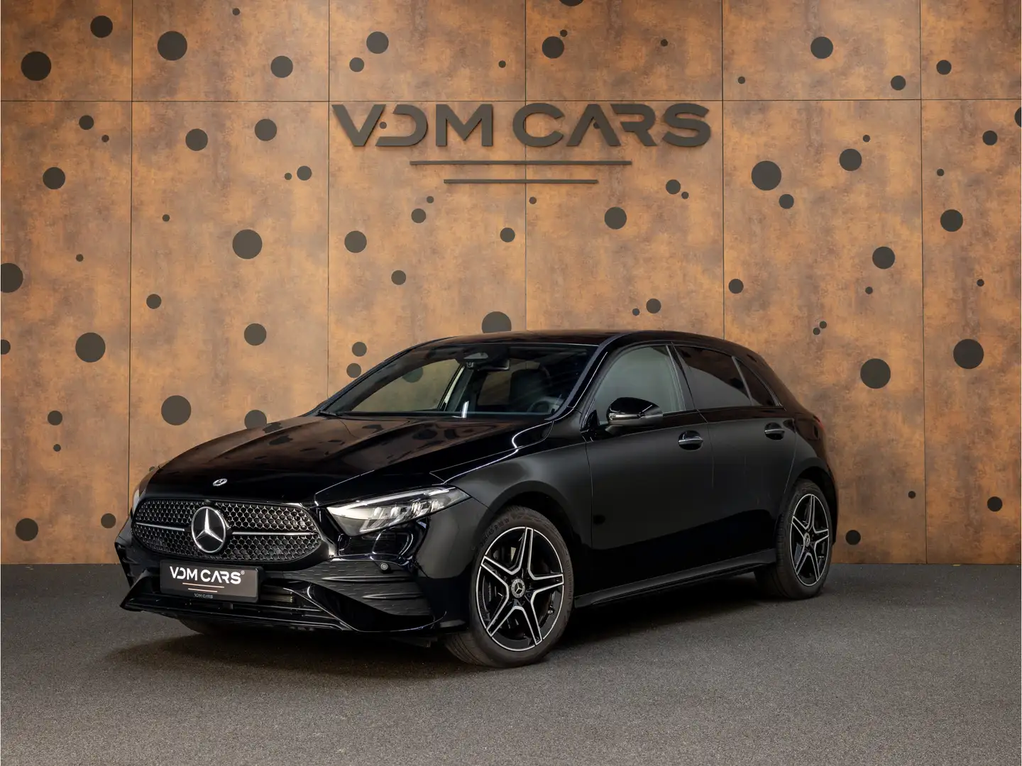 Mercedes-Benz A 250 250e AMG Line | Nightpakket | Achteruitrijcamera | Zwart - 1