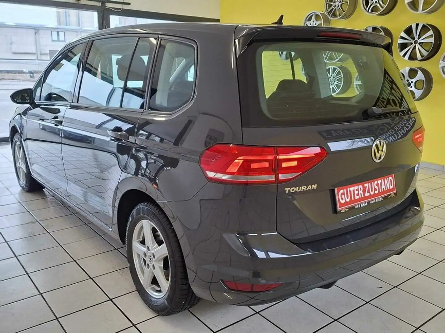 Volkswagen Touran TOP ZUSTAND, 7-SITZER, NUR 42.000 KM Grau - 2