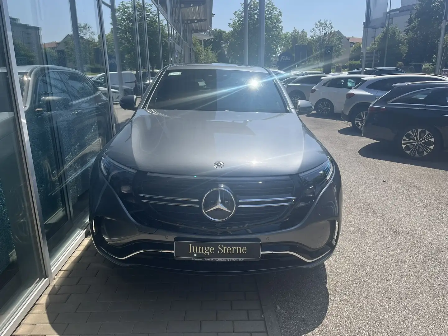 Mercedes-Benz EQC 400 EQC 400 4M AMG *AHK*DISTRONIC*360*AMBI*EASYPACK Grau - 2
