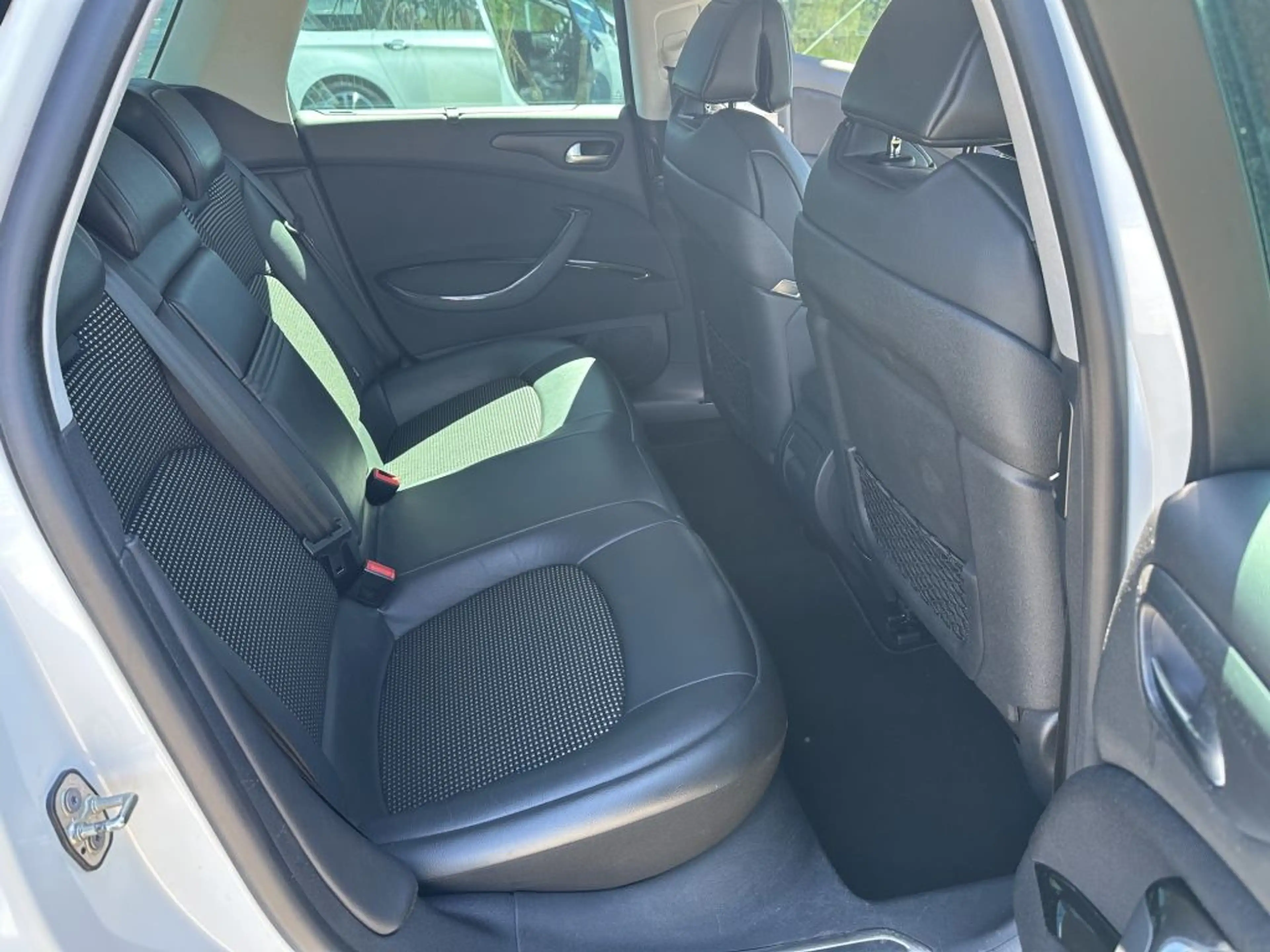 Citroen C5 Tourer BlueHDi 150 S&S Exclusive — photo 13