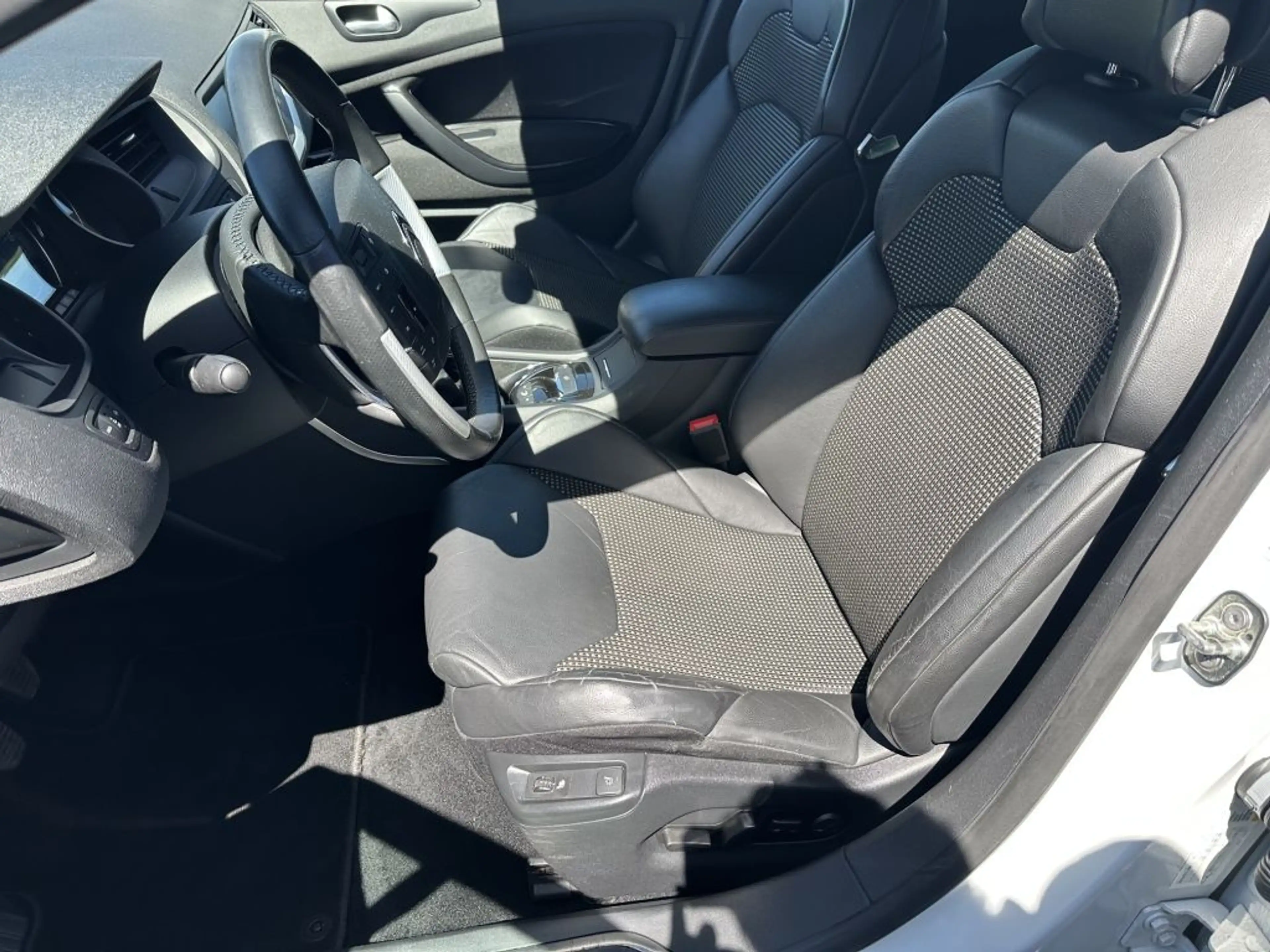 Citroen C5 Tourer BlueHDi 150 S&S Exclusive — photo 15