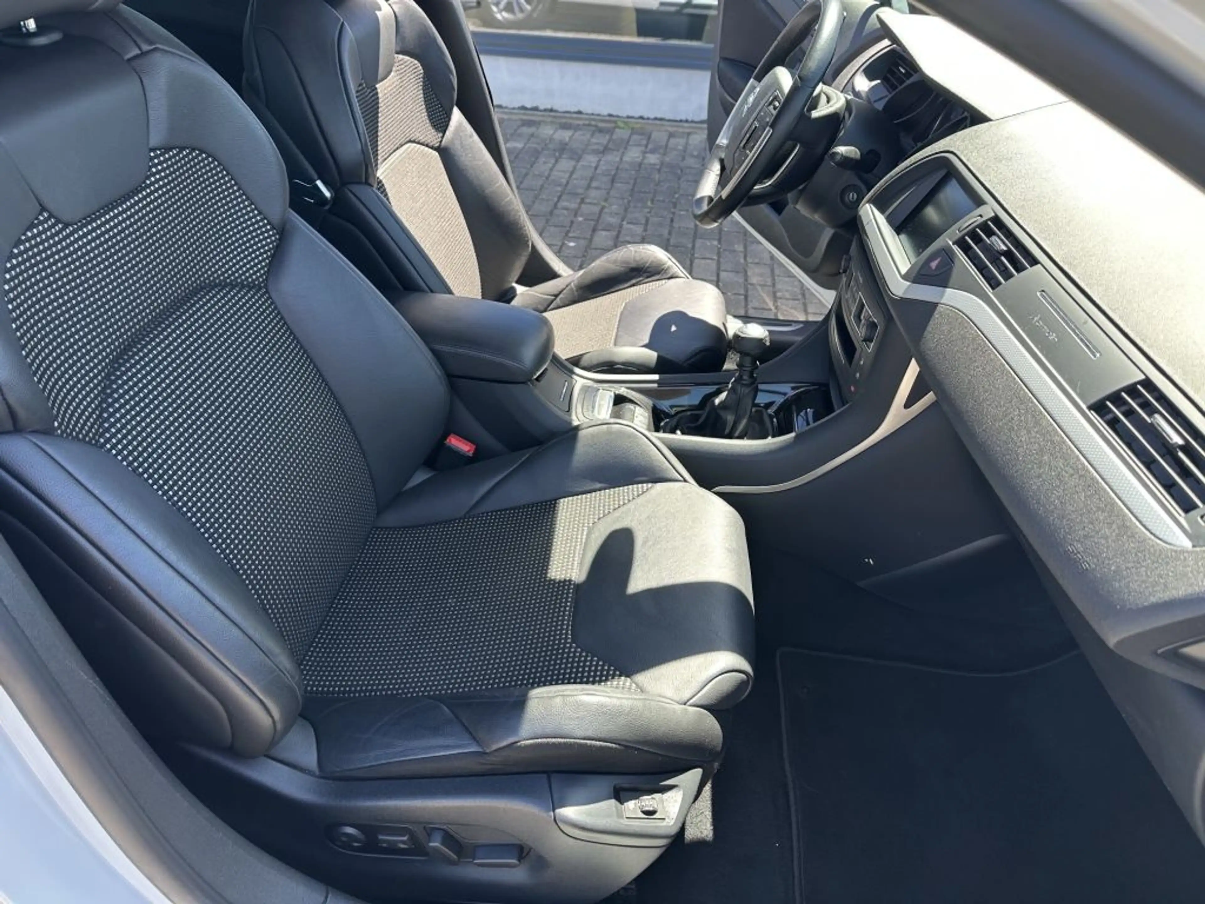 Citroen C5 Tourer BlueHDi 150 S&S Exclusive — photo 11