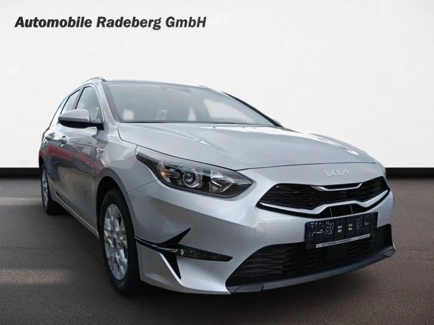 Kia Ceed SW / cee'd SW 1.5 T-GDI DCT Vision 140 Komf Silber - 2