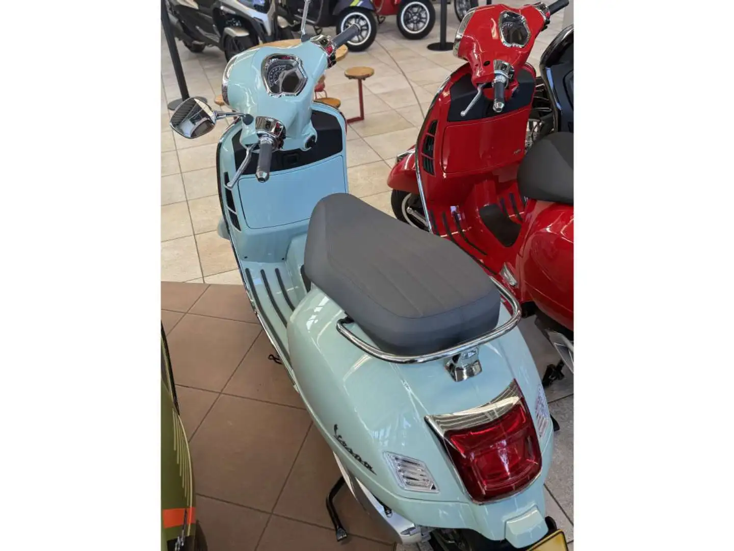 Vespa GTS 125 EU5+ Alb - 2