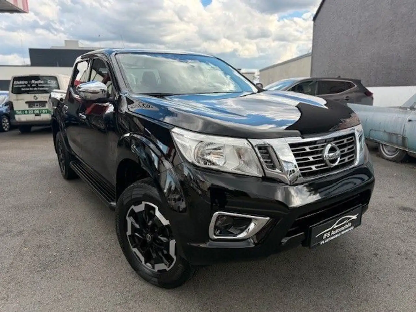 Nissan Navara NP300 N-Connecta Double Cab 4x4 Noir - 2