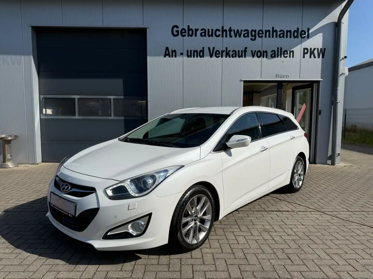 Hyundai i40 cw FIFA World Cup Edition*SHZ*LHZ*PDC*TEMPOM Weiß - 1