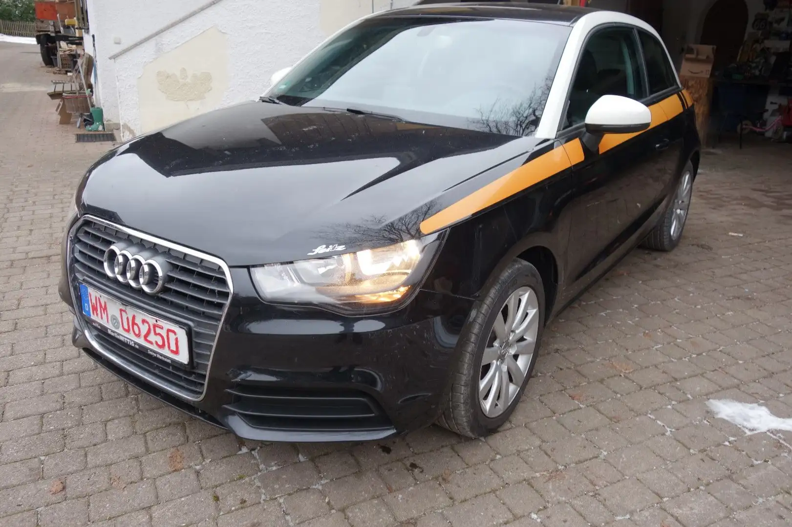 Audi A1 attraction Schwarz - 2