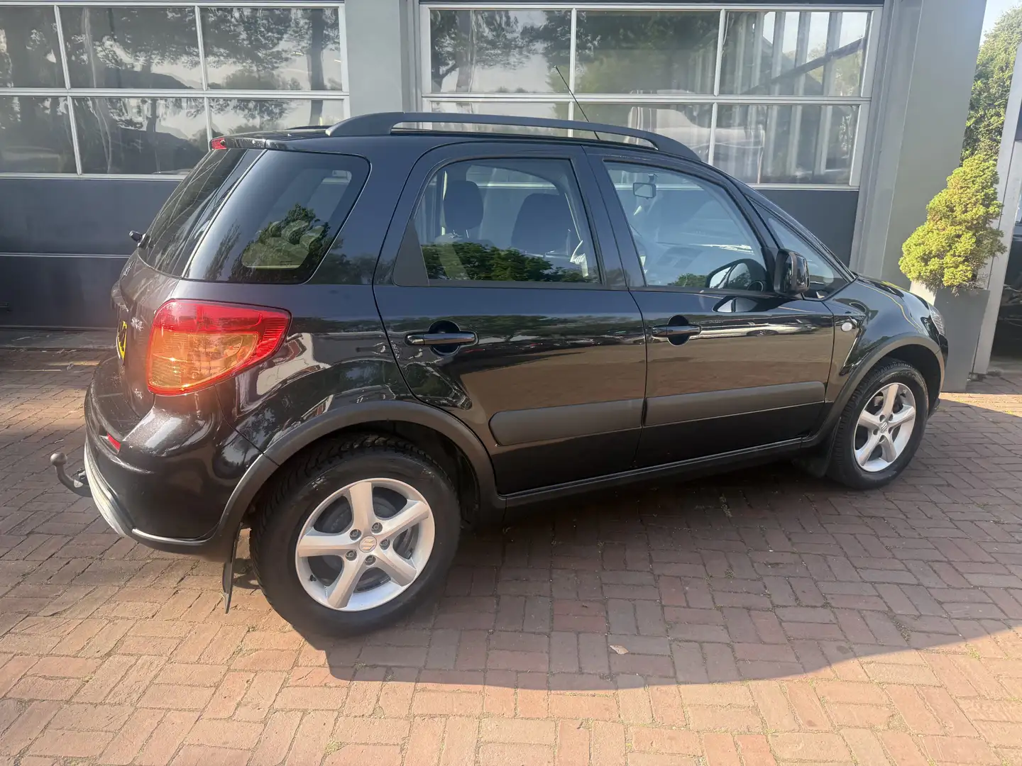 Suzuki SX4 1.6 4Grip Exclusive Airco,Trekhaak,Cv,Electr.ramen Zwart - 2