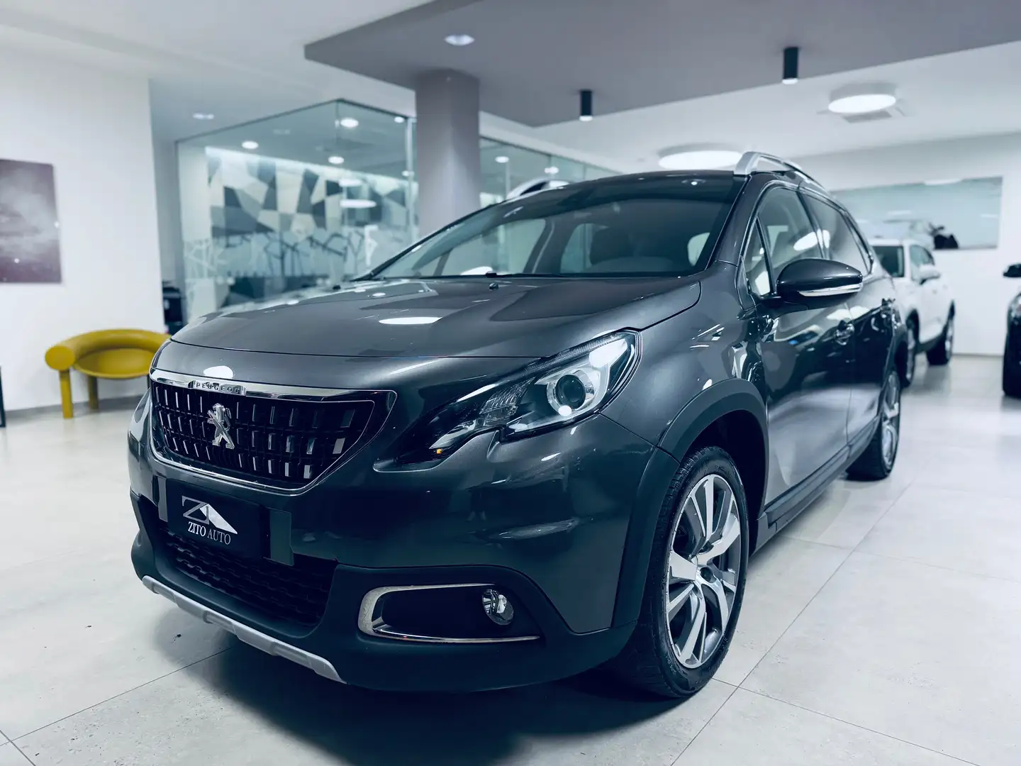 Peugeot 2008 1.6 bluehdi Allure 100cv Grijs - 1