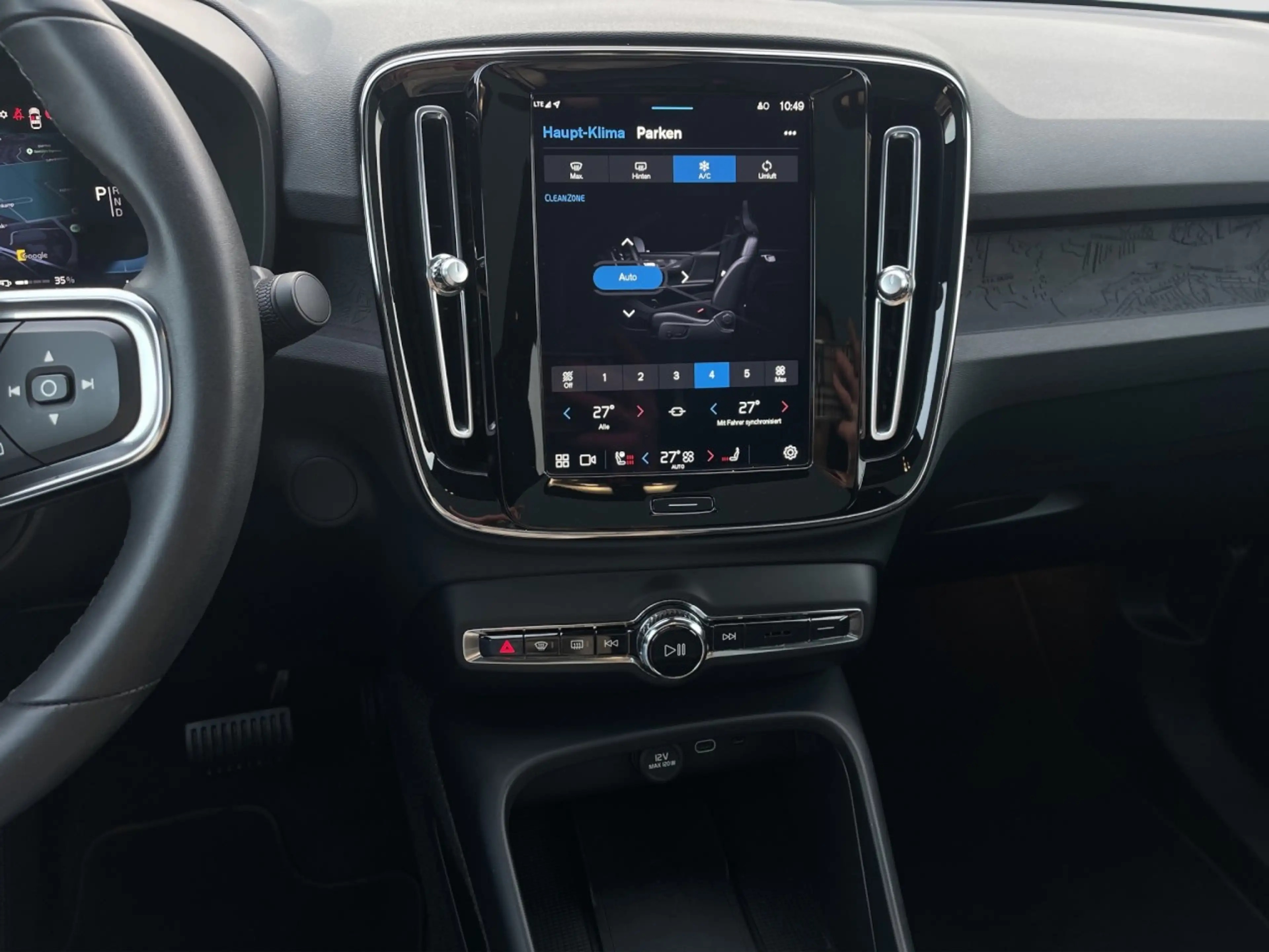 Volvo C40 Plus Twin Pure Electric AWD/Navi/AHK/20Zoll Klima — photo 9