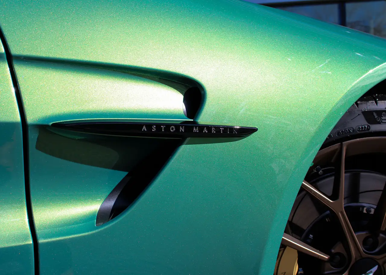 Aston Martin Vantage снимка Aston Martin Vantage