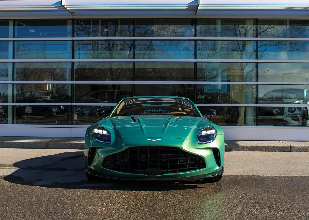 Aston Martin Vantage снимка Aston Martin Vantage