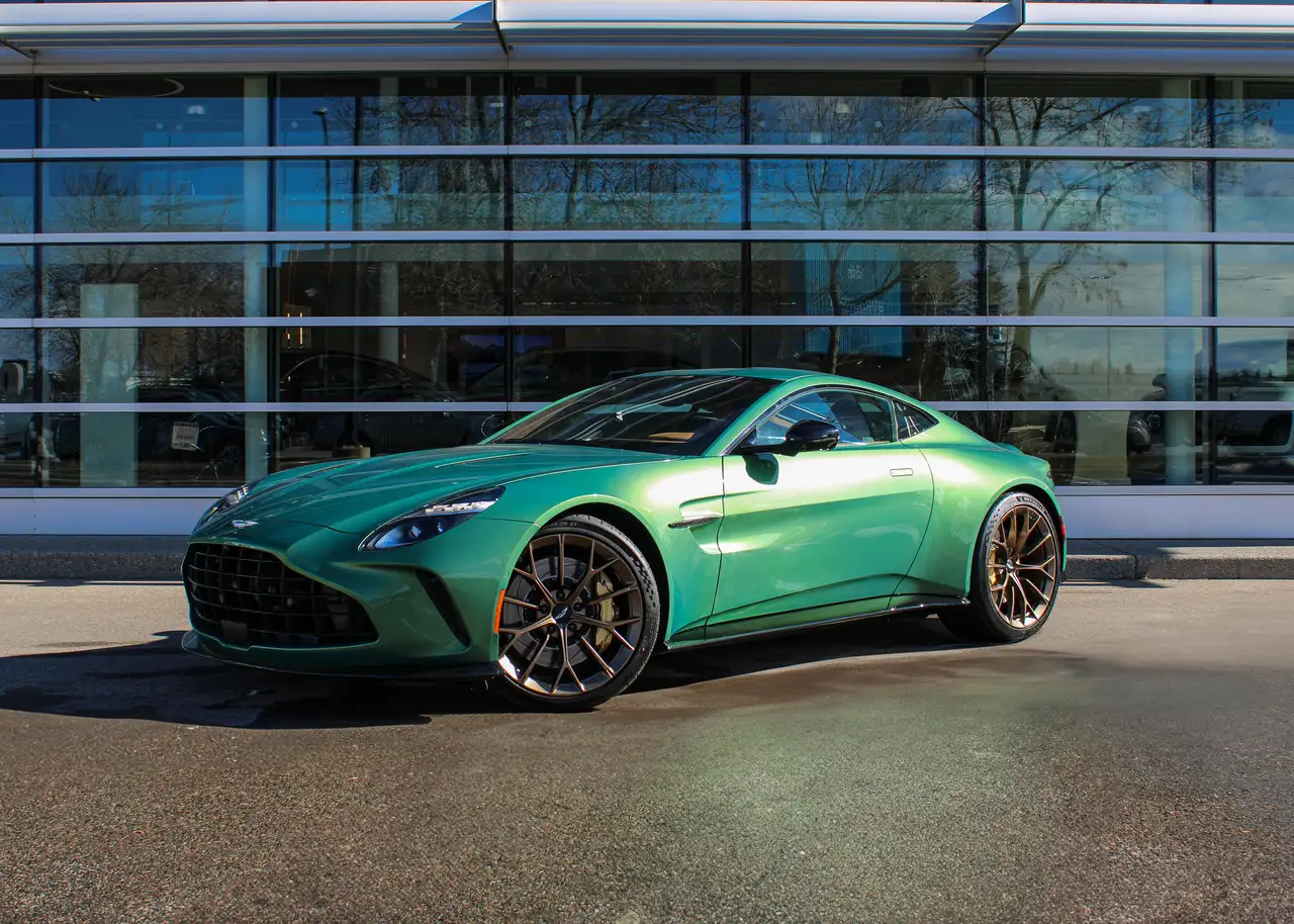 Aston Martin Vantage снимка Aston Martin Vantage