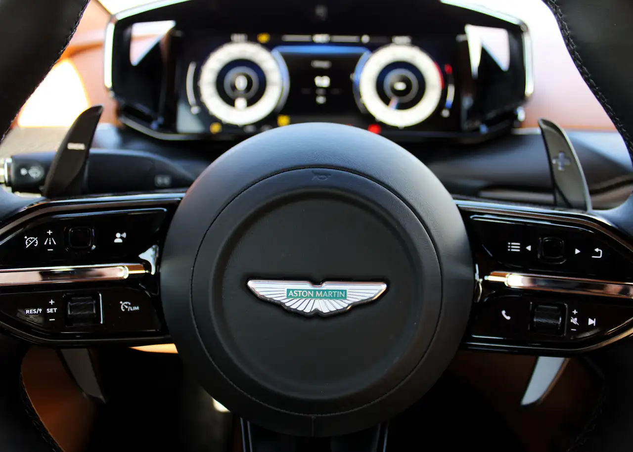 Aston Martin Vantage снимка Aston Martin Vantage